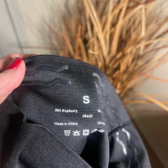 Spanx shorts like new condition and size small - Picture 3 of 5